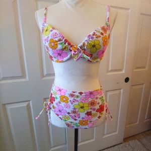 Women's Bright Floral Bikini Set Top Size S Bottoms Size M California Waves